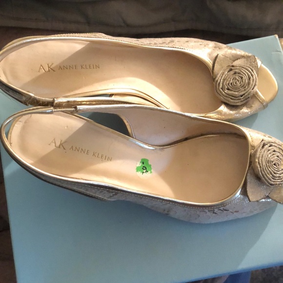 10M Anne Klein Sling Backs - Picture 3 of 3